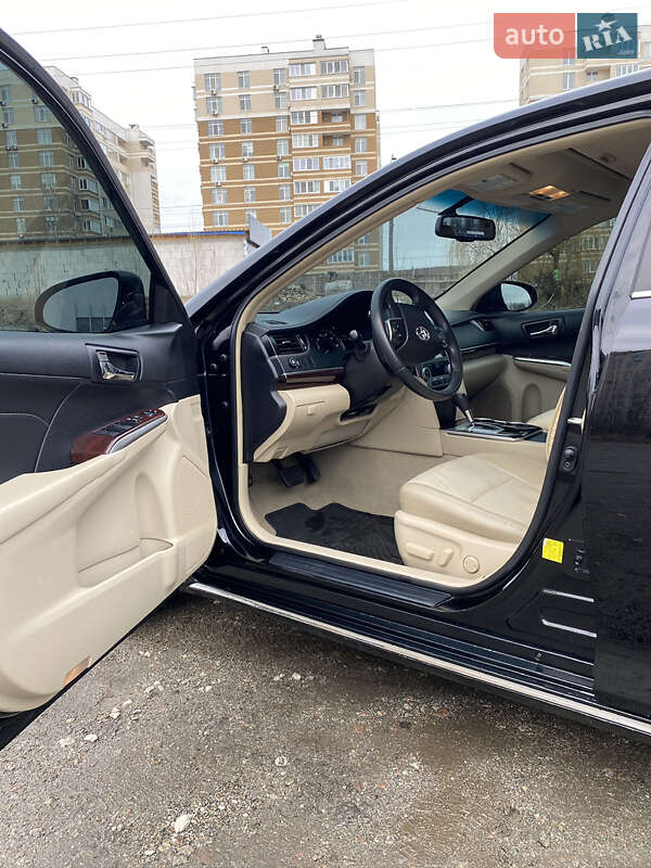 Седан Toyota Camry 2014 в Киеве