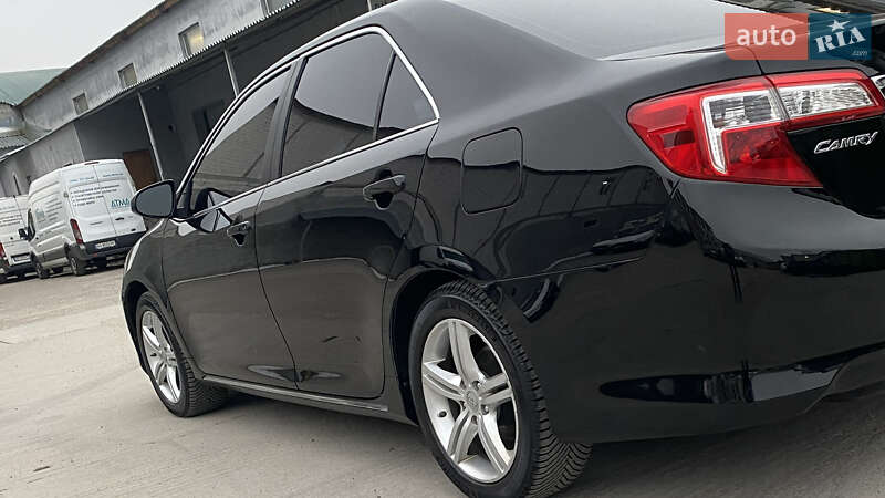 Седан Toyota Camry 2014 в Киеве