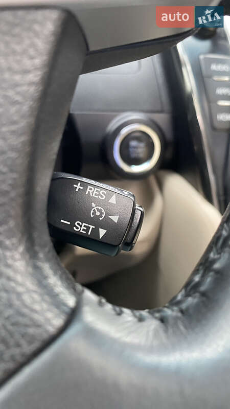 Седан Toyota Camry 2014 в Киеве