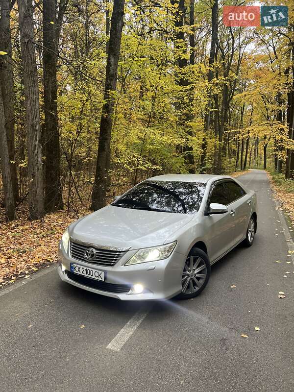 Седан Toyota Camry 2011 в Харкові