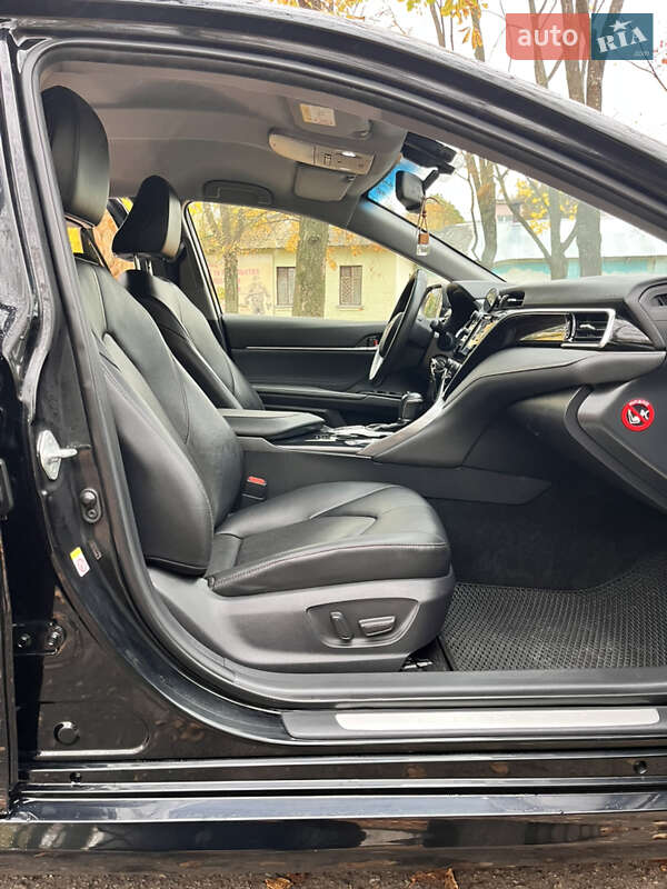 Седан Toyota Camry 2018 в Киеве фото 25 Седан Toyota Camry 2018 в Киеве