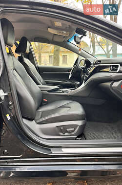 Седан Toyota Camry 2018 в 
