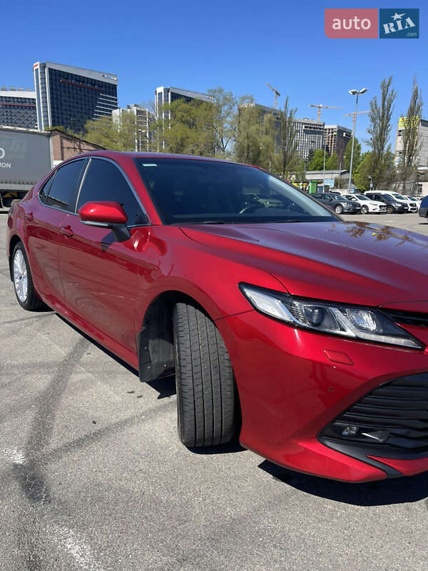 Седан Toyota Camry 2018 в Львові
