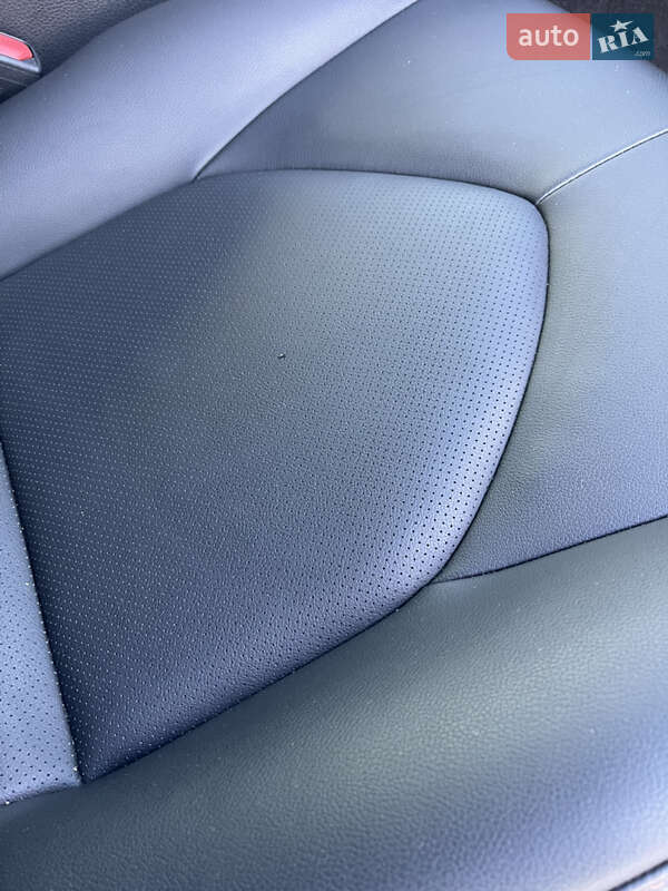 Седан Toyota Camry 2018 в Львові