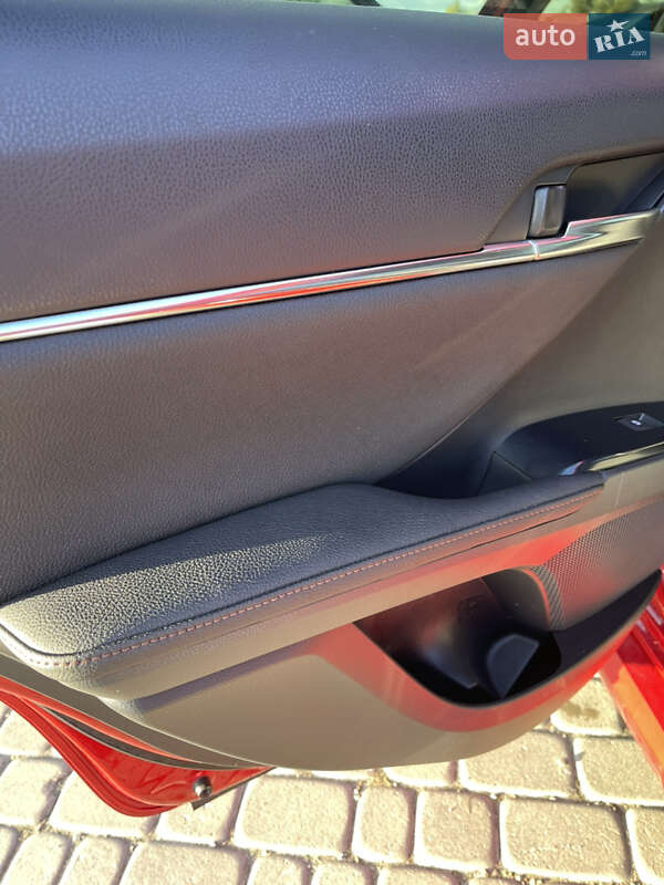 Седан Toyota Camry 2018 в Львові