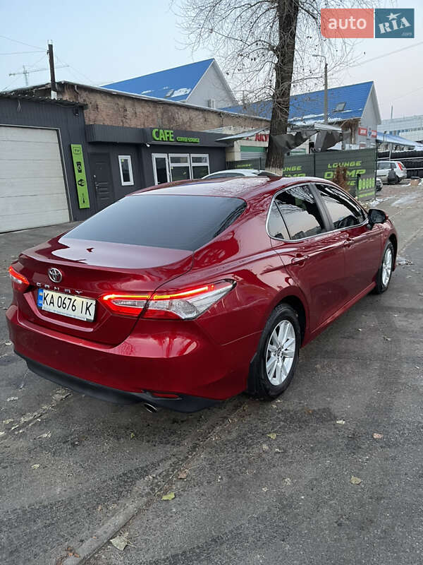 Седан Toyota Camry 2018 в Львові