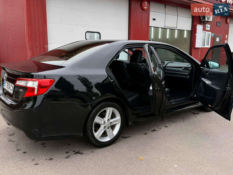Седан Toyota Camry 2013 в Вишгороді