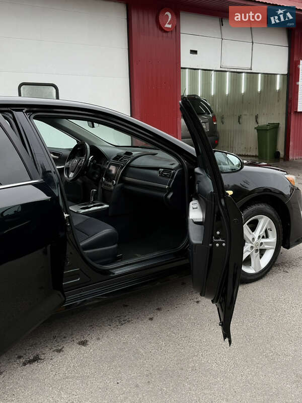 Седан Toyota Camry 2013 в Вишгороді