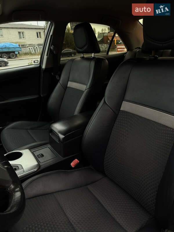 Седан Toyota Camry 2013 в Вишгороді