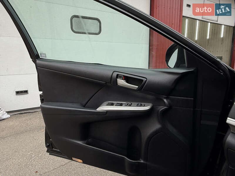 Седан Toyota Camry 2013 в Вишгороді