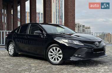 Седан Toyota Camry 2019 в Дніпрі
