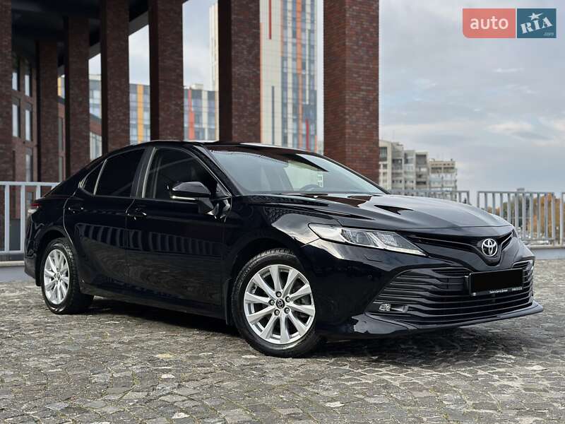 Toyota Camry 2019