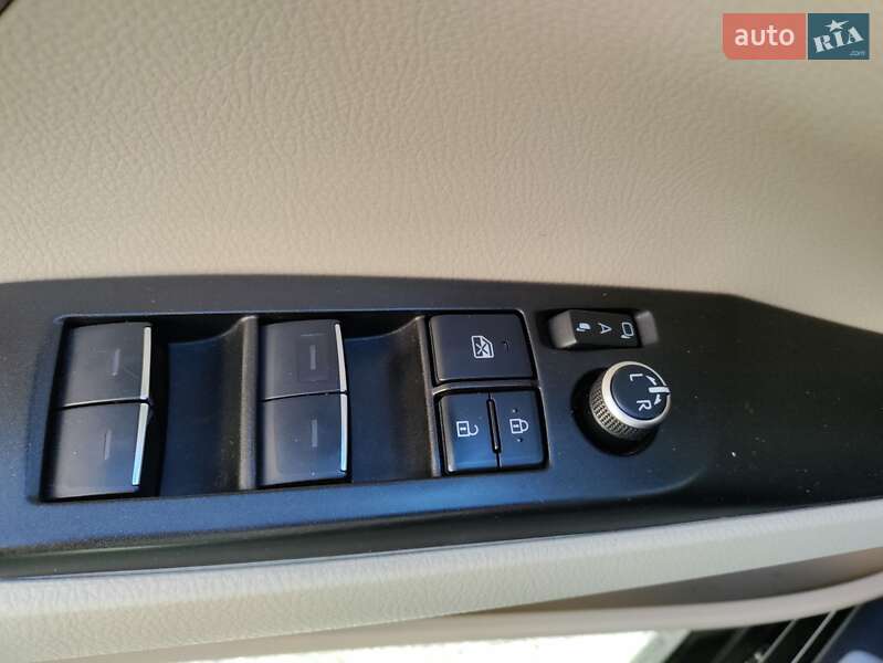 Седан Toyota Camry 2021 в Ровно