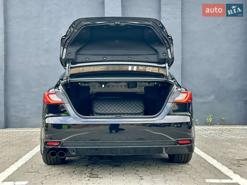 Седан Toyota Camry 2024 в Києві