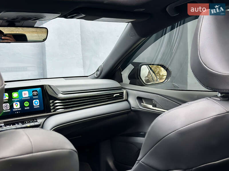Седан Toyota Camry 2024 в Києві