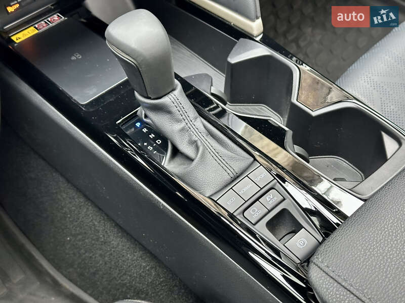 Седан Toyota Camry 2024 в Києві