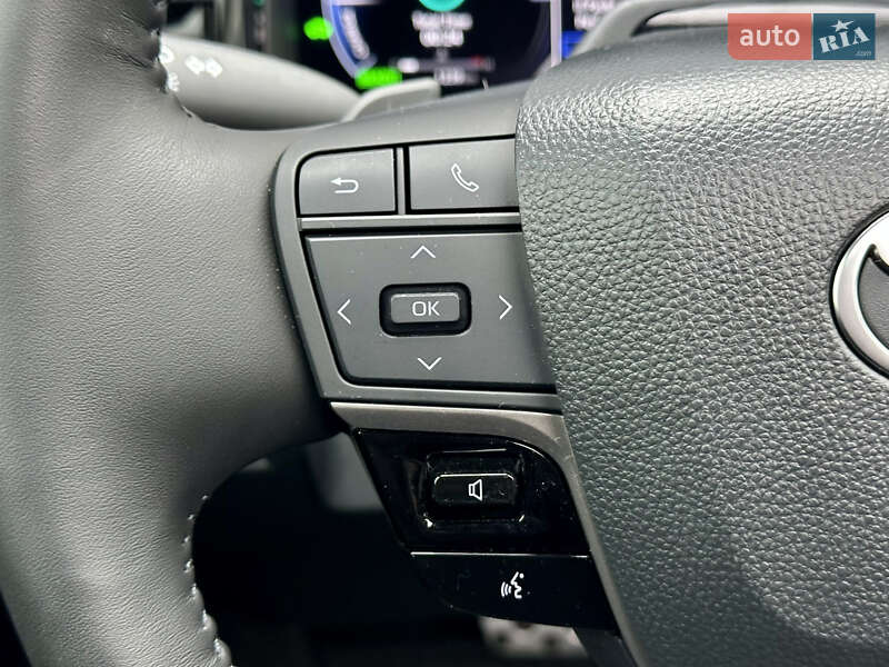 Седан Toyota Camry 2024 в Києві