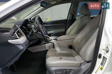 Седан Toyota Camry 2018 в 