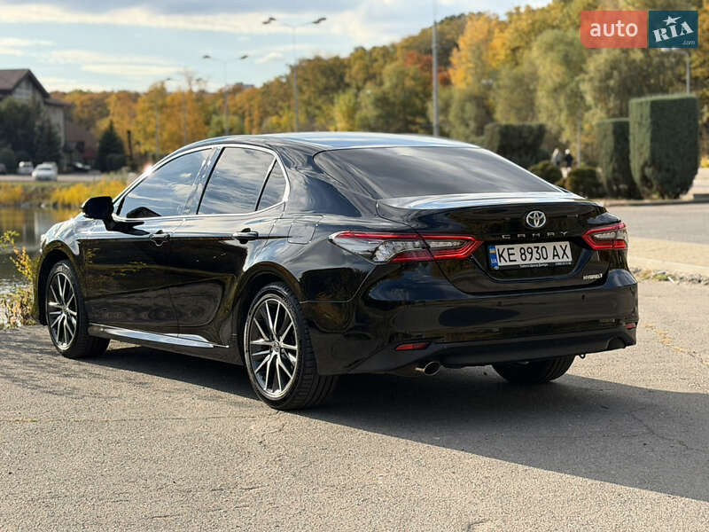 Седан Toyota Camry 2022 в Днепре