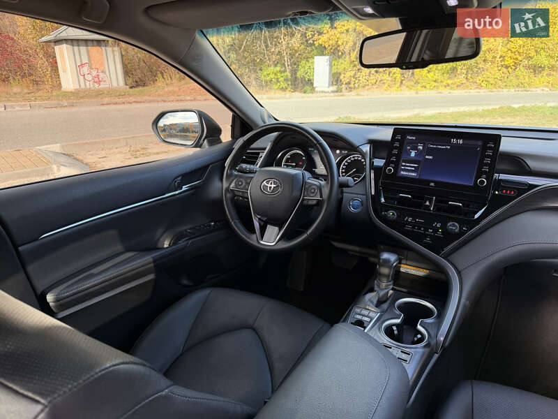 Седан Toyota Camry 2022 в Днепре