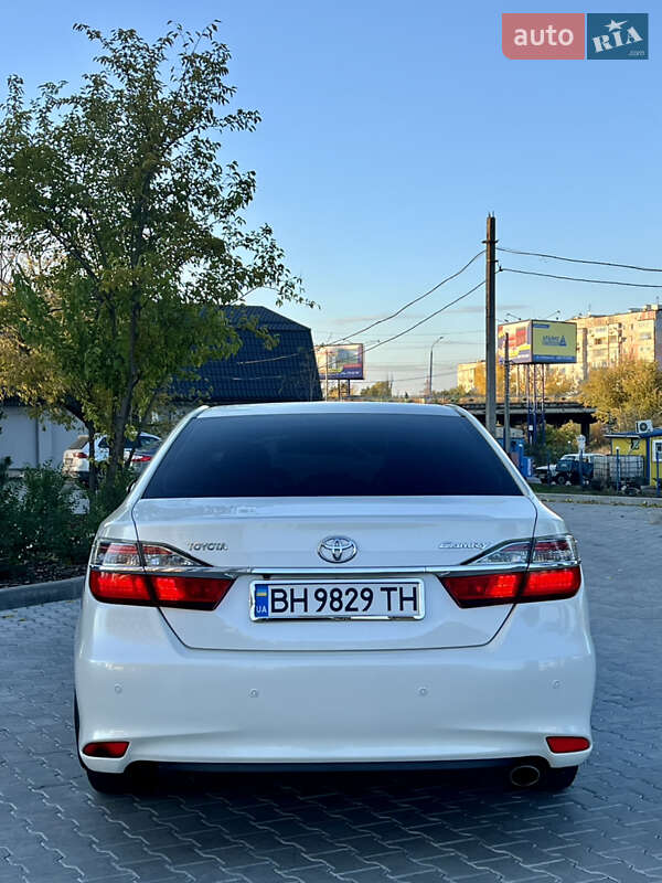 Седан Toyota Camry 2015 в Кропивницком