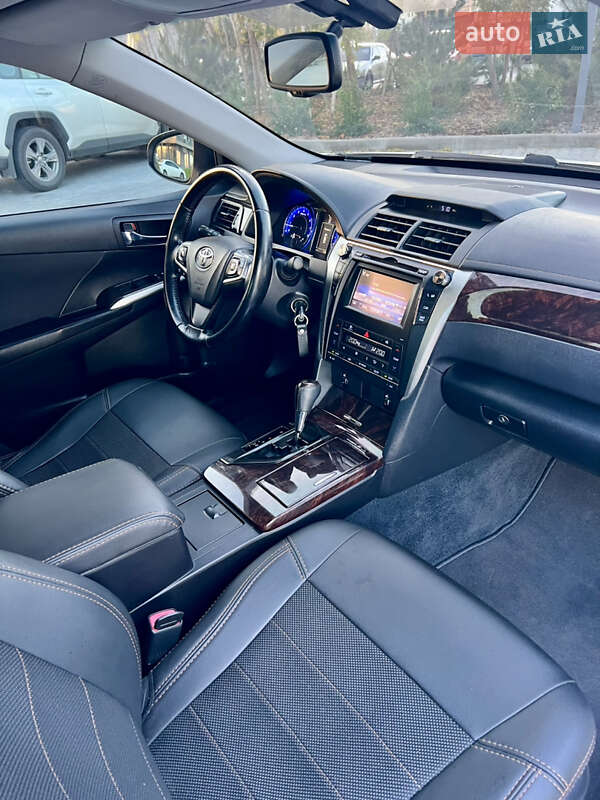 Седан Toyota Camry 2015 в Кропивницком