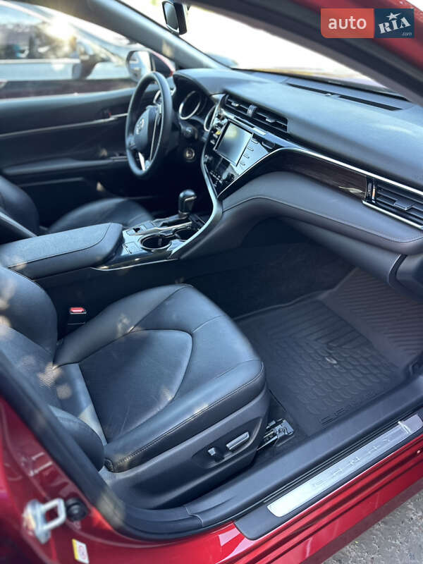 Седан Toyota Camry 2018 в Києві