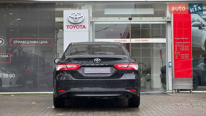 Седан Toyota Camry 2019 в Ужгороді