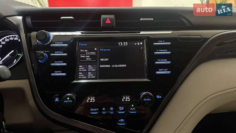 Седан Toyota Camry 2019 в Ужгороді