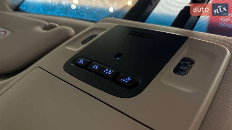 Седан Toyota Camry 2019 в Ужгороді