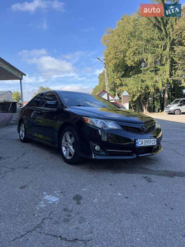 Седан Toyota Camry 2014 в Миронівці