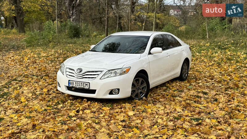 Седан Toyota Camry 2011 в Виннице