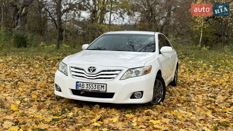 Седан Toyota Camry 2011 в Виннице