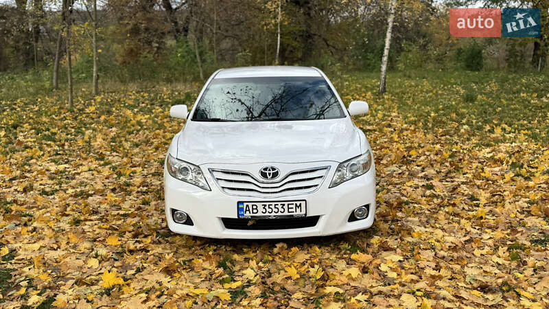 Седан Toyota Camry 2011 в Виннице