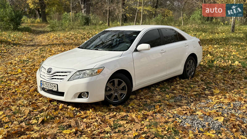 Седан Toyota Camry 2011 в Виннице