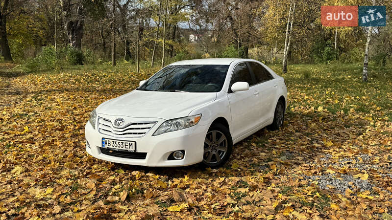 Седан Toyota Camry 2011 в Виннице