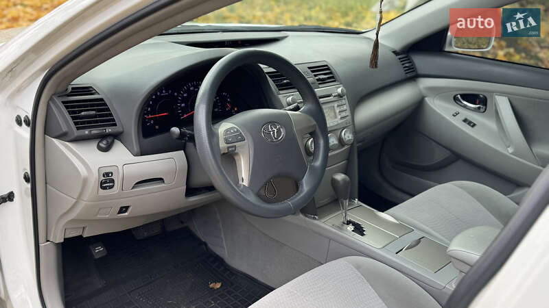 Седан Toyota Camry 2011 в Виннице