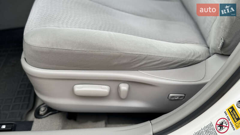 Седан Toyota Camry 2011 в Виннице