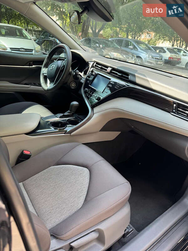 Седан Toyota Camry 2019 в Жовкве
