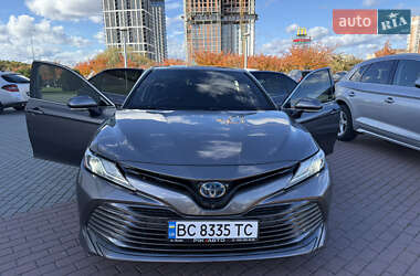 Седан Toyota Camry 2019 в Львові