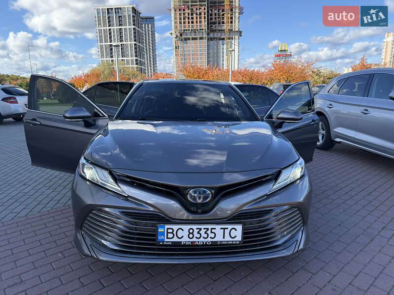 Toyota Camry 2019