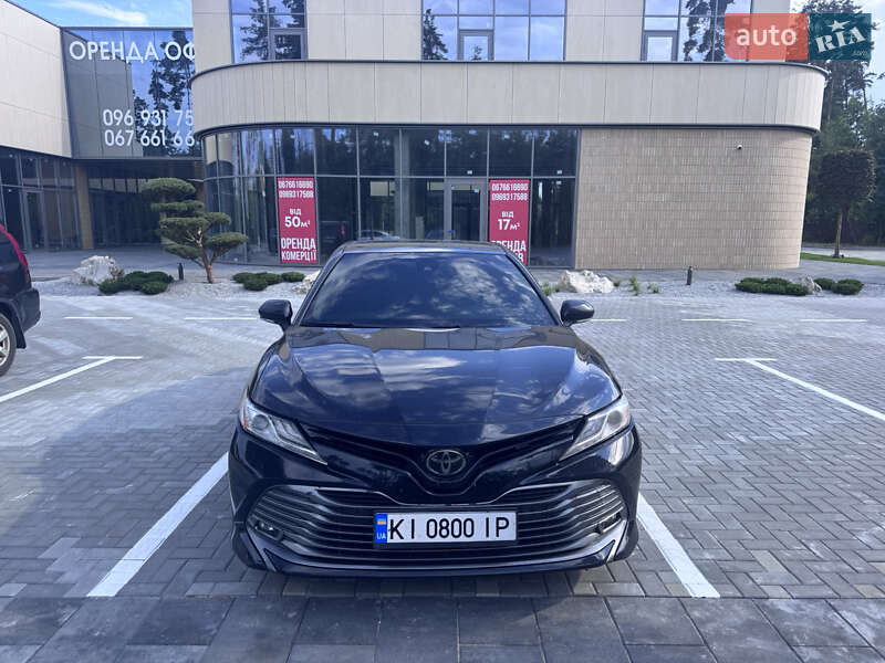 Седан Toyota Camry 2018 в Ірпені