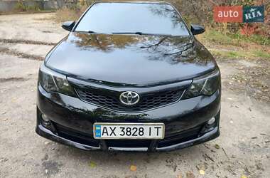 Седан Toyota Camry 2013 в Харькове