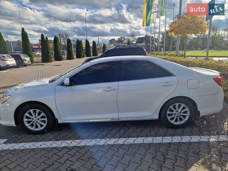 Седан Toyota Camry 2011 в Житомире