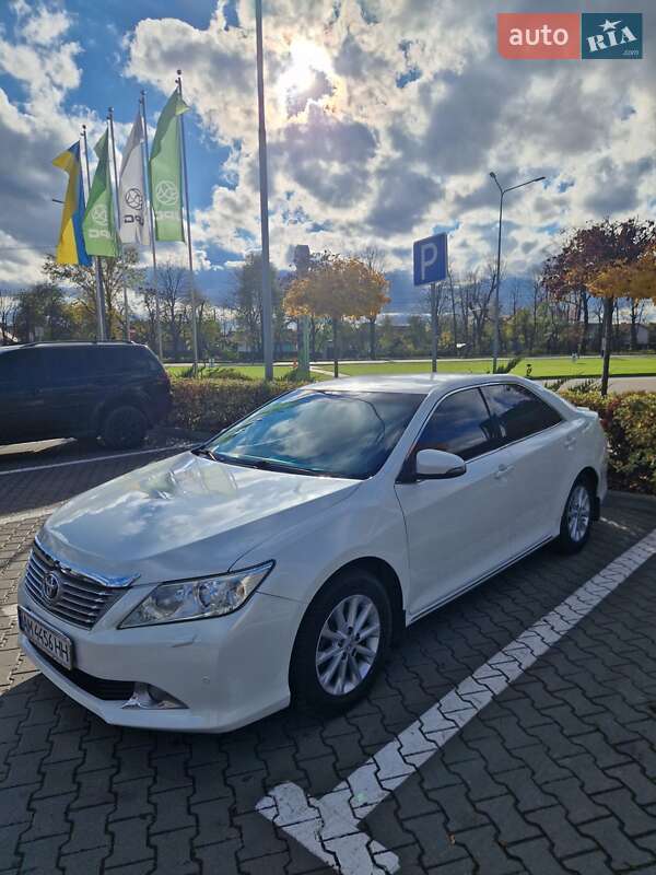 Седан Toyota Camry 2011 в Житомире