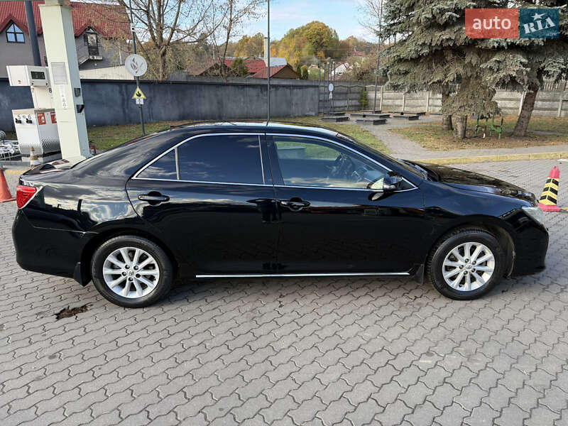 Седан Toyota Camry 2011 в Львове