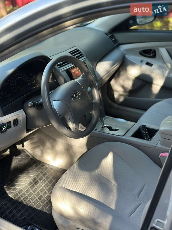 Седан Toyota Camry 2008 в Виннице