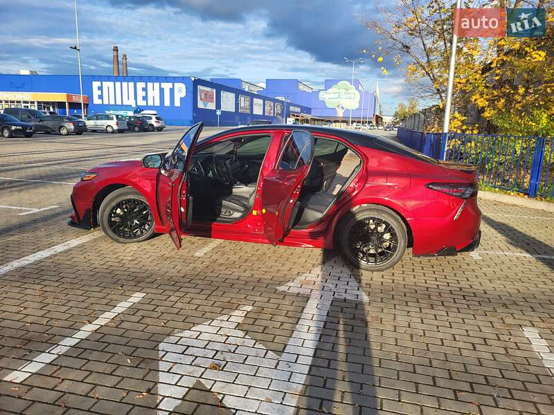Седан Toyota Camry 2018 в Тернополе