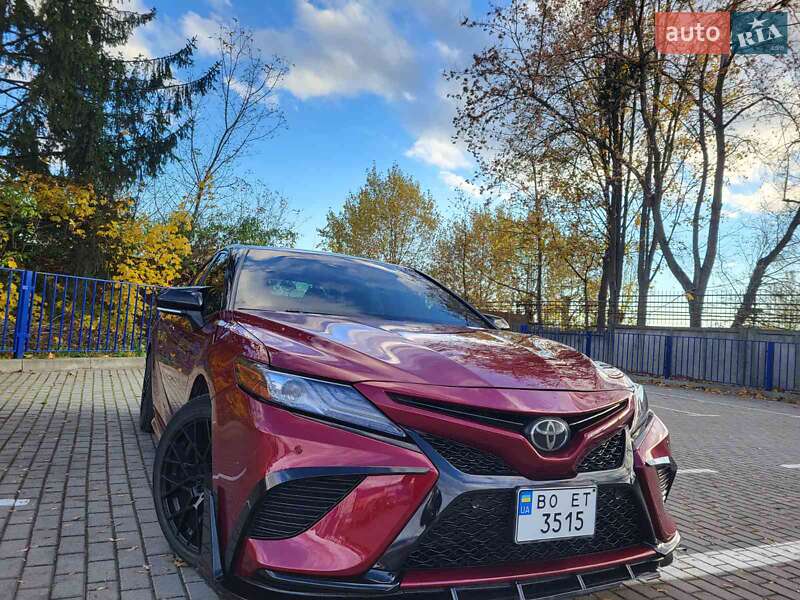 Седан Toyota Camry 2018 в Тернополе