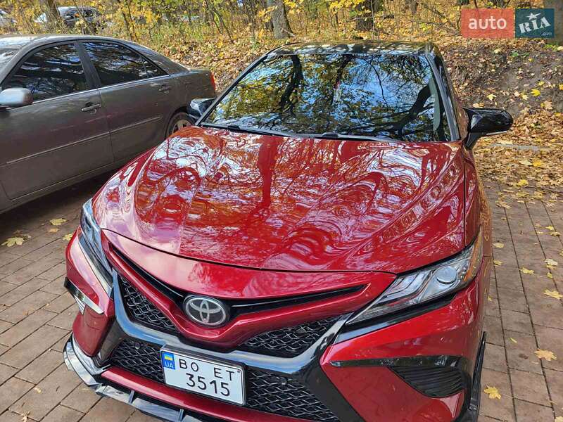Седан Toyota Camry 2018 в Тернополе